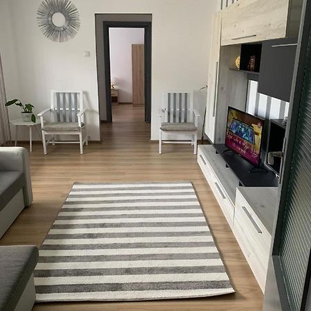 Апартаменты Apartament Alexia Оршова Экстерьер фото
